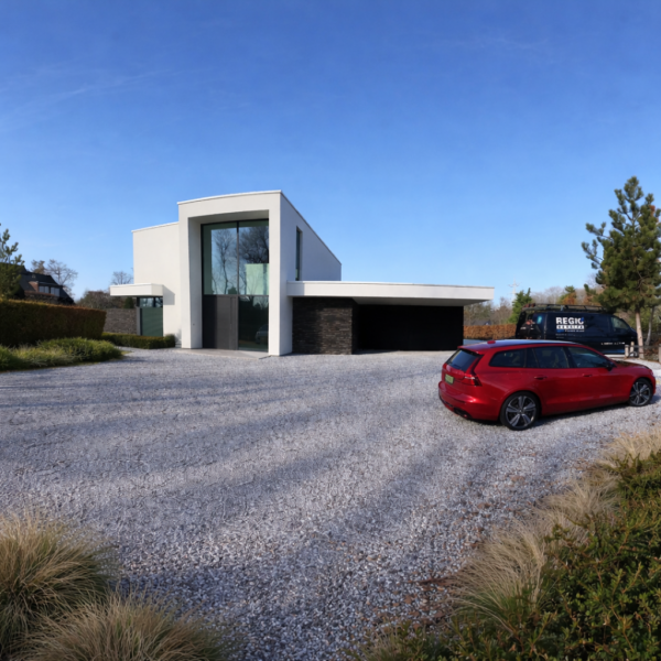 Moderne villa met KNX domotica, slim lichtplan en eenvoudige bediening, gerealiseerd door CoDomotics.